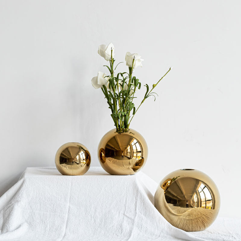 Vaso Decorativo Esférico Dourado em Cerâmica