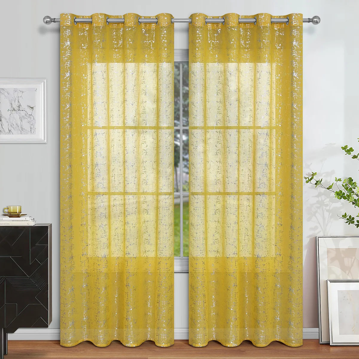 Cortina Translúcida Cinza com Ilhós Decorativo